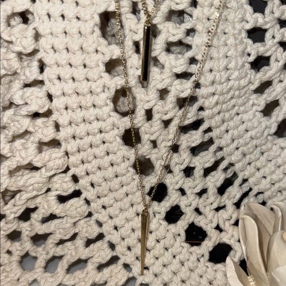 Elegant Gold Necklace with Bar Pendants - Picture 2 of 3